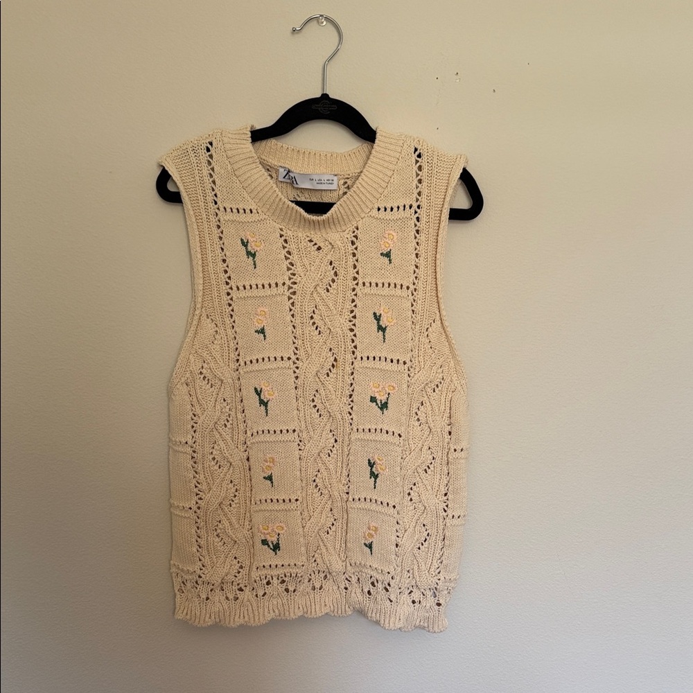 Zara Cream Sleeveless Sweater with Floral Accents